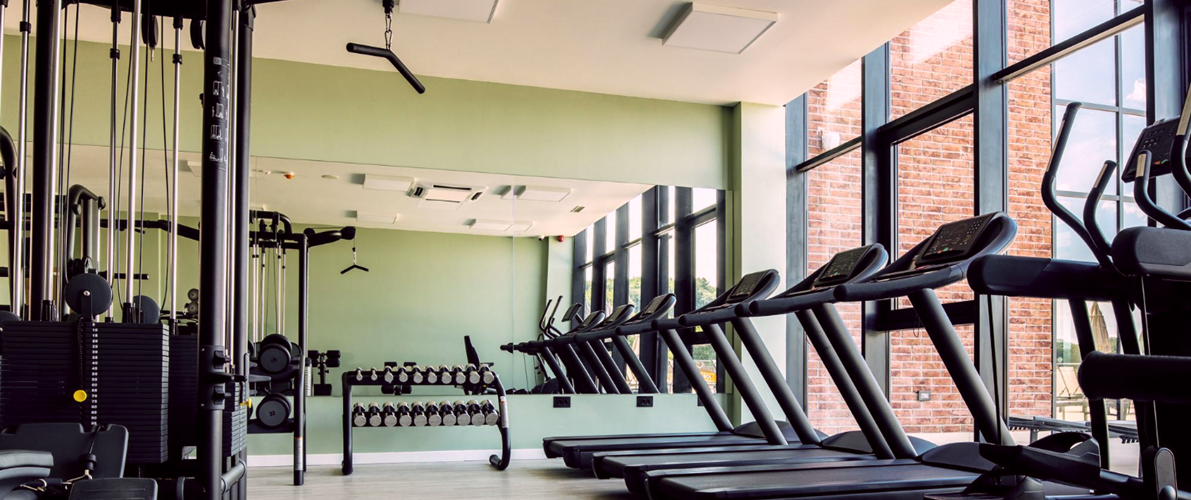 фото тренажерного зала с техническим оборудованием